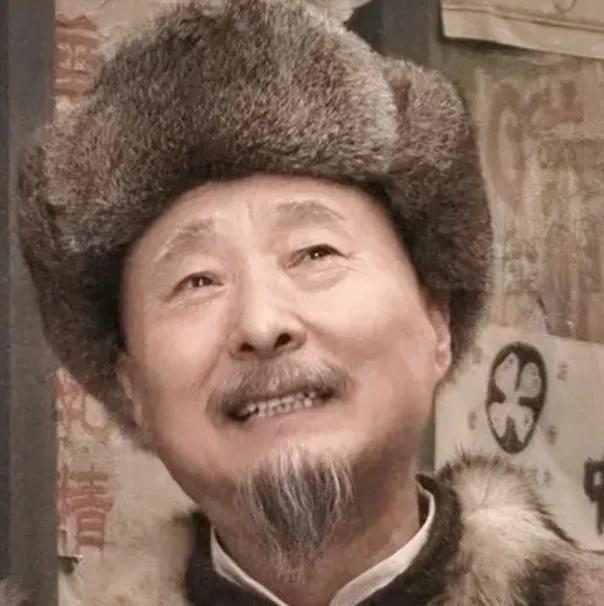 电影市场瞬息万变，最近的票房黑马，竟然是之前被全网唱衰的《戏台》！
起初，《戏台
