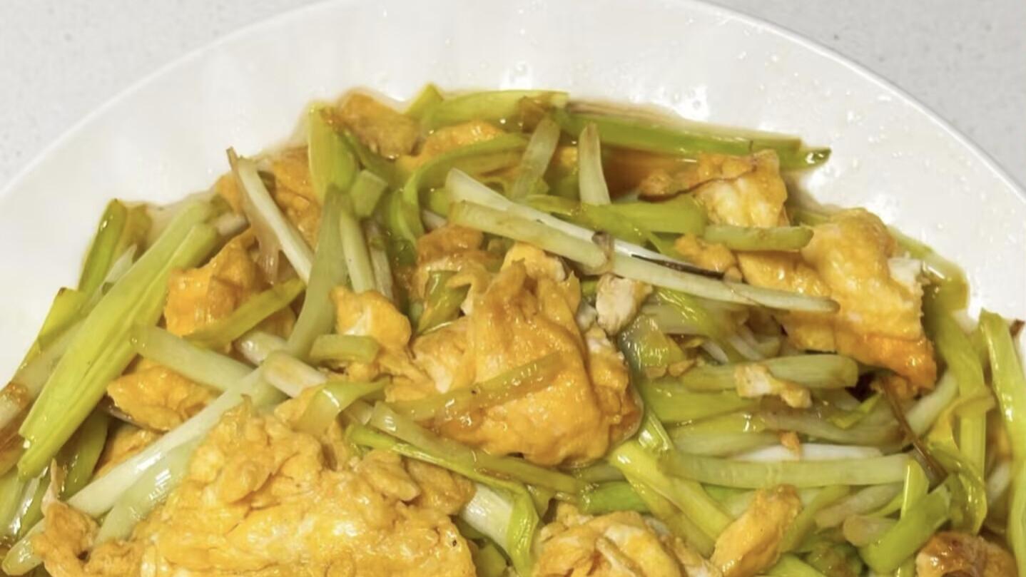 10分钟搞定的快手菜！韭黄炒蛋，让家人吃得暖心又满足