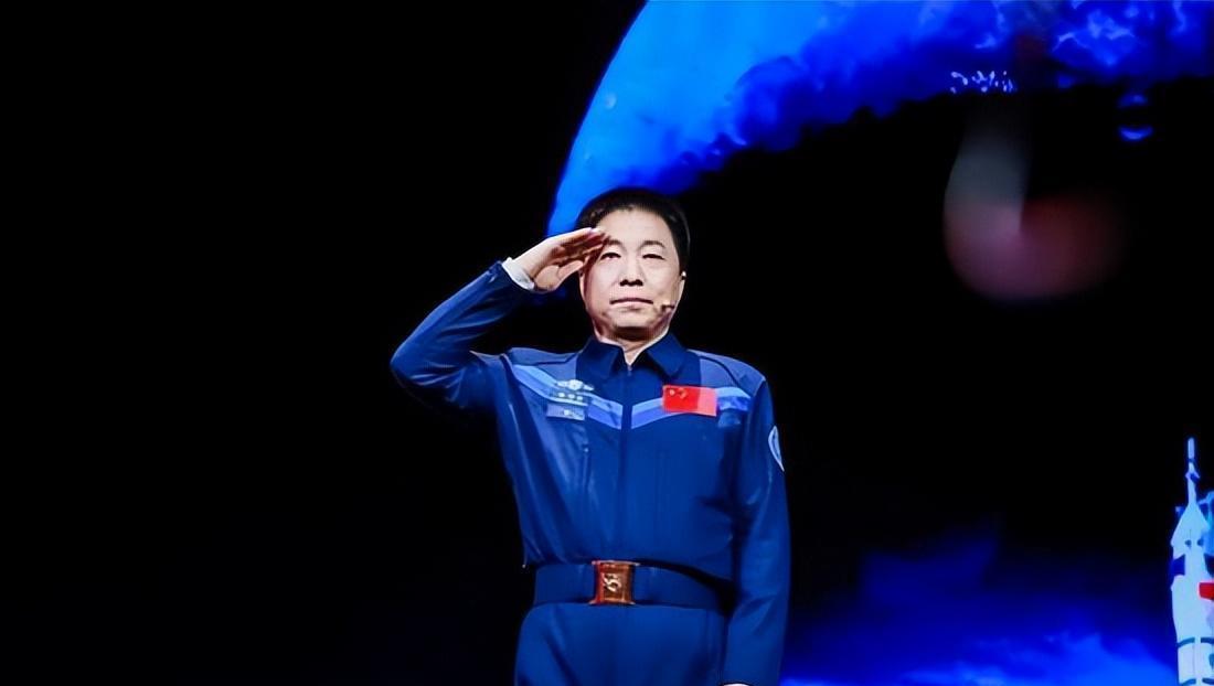 杨利伟为何没再上天？有人说他能活着回来已经非常幸运了，当时无人不畏惧在攀登过程中
