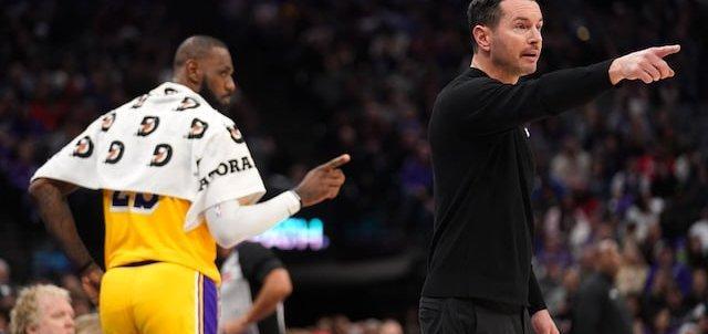 斯玛特上场的前提是东子在场，此外里弗斯也要在补三分火力。老詹适合和八村，小李一起