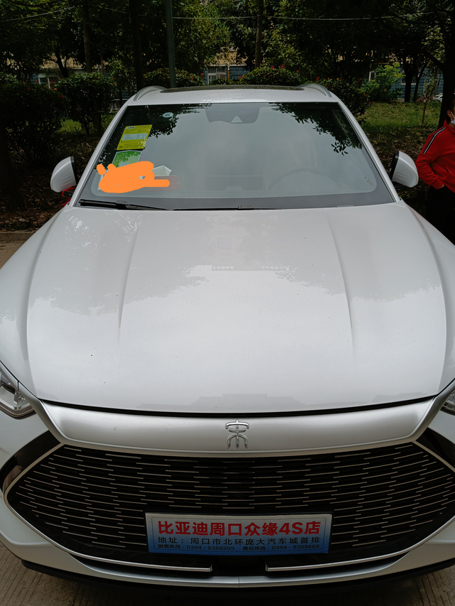 提车之后第一剐蹭
等了三个半月终于提上车了，连车牌还没选上，路边停车的时候，被一