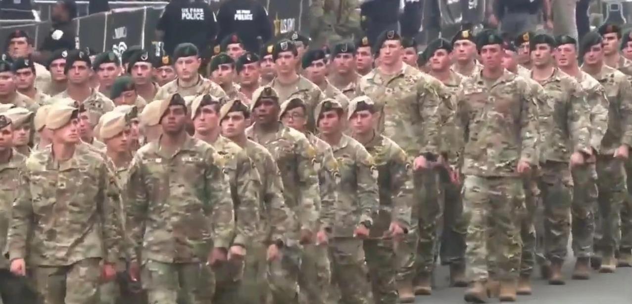 说实话美国的250阅兵还是挺震撼的，
让我想起了两个成语：散兵游勇，乌合之众。