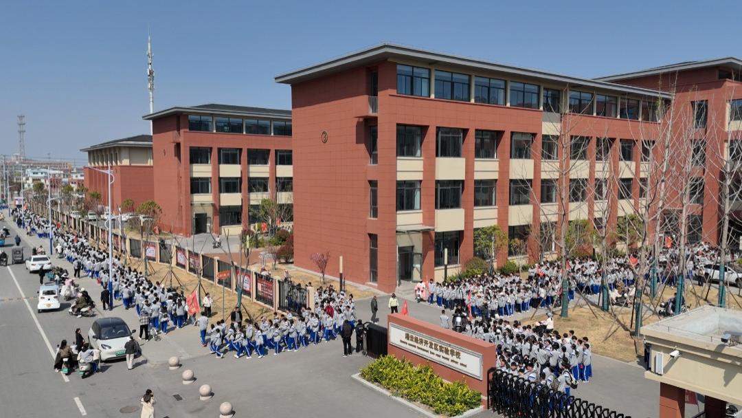 跟灌云开发区实验学校「缝」在一起