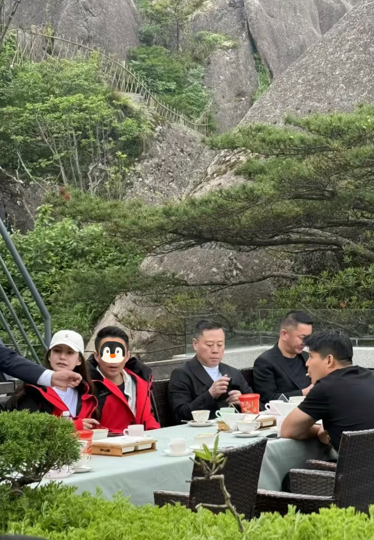 马筱梅陪老公在黄山被偶遇，两人好恩爱，无时无刻都在一起