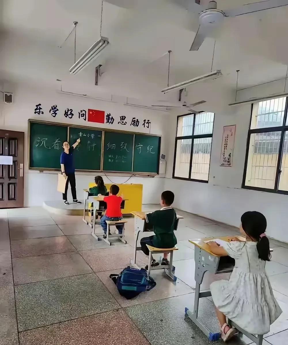 有一个网友留言：我告诉我家孩子，千万不要再生孩子了，让悲剧就停止在他这一代吧。