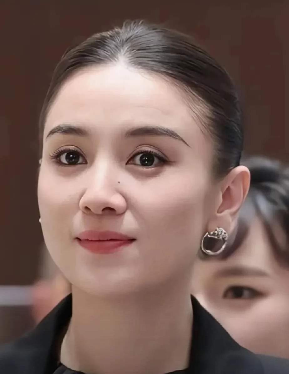 2023年，筹拍《山花烂漫时》，导演联系了多位女演员出演张桂梅，可全都一囗拒绝，