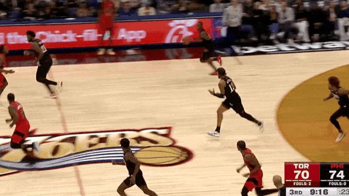 马克西运球高抛助攻，埃奇库姆高高跃起双手空接暴扣