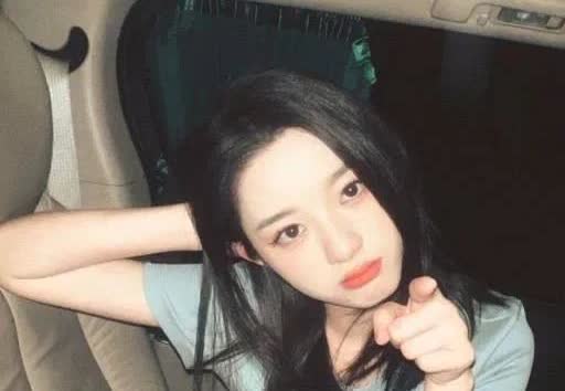 黄杨钿甜这是在挑衅吗？

风波仍未平息，她爸的事还在调查中，但她已经把微博背