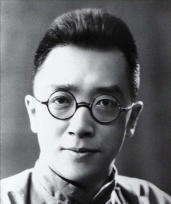 1962年，一代文豪胡适竟被人用一句话给“活活气死”！当时胡适正在一场酒会中致辞