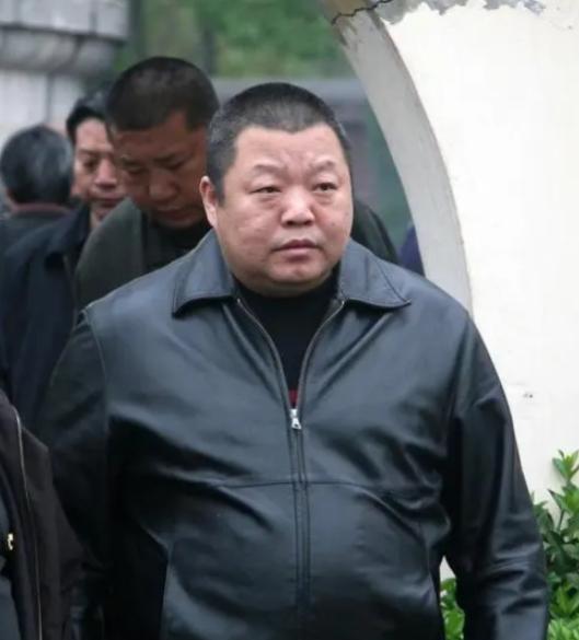 1998 年，那个“美女歌后”戴娆去石家庄拍广告，说好的 20 万报酬，最后却只