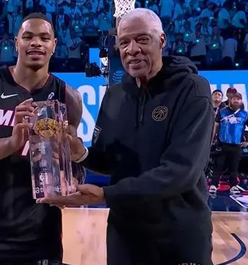 一言难尽！约翰逊躺赢夺得扣篮大赛冠军！NBA全明星扣篮大赛，这个赛季的扣篮大赛，