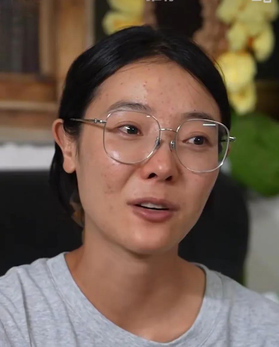 破防了！河南姑娘卖菜被全村老人投喂，网友：这才是中国人的浪漫
河南新乡姑娘李福贵