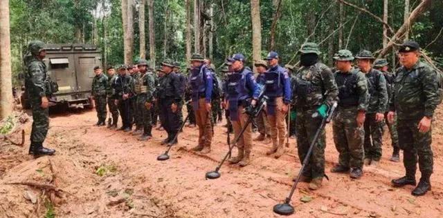 泰国士兵踩雷断脚！柬埔寨硬刚：你别乱指！
2025年8月9日，泰国陆军突然放话：