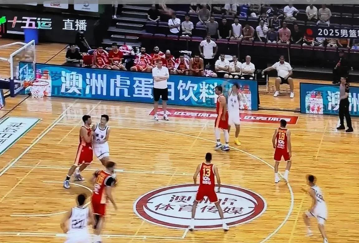 新人火速加盟，未来广东宏远可期！
广东联队打热身赛，先是迎来三连败。昨天对黑山的