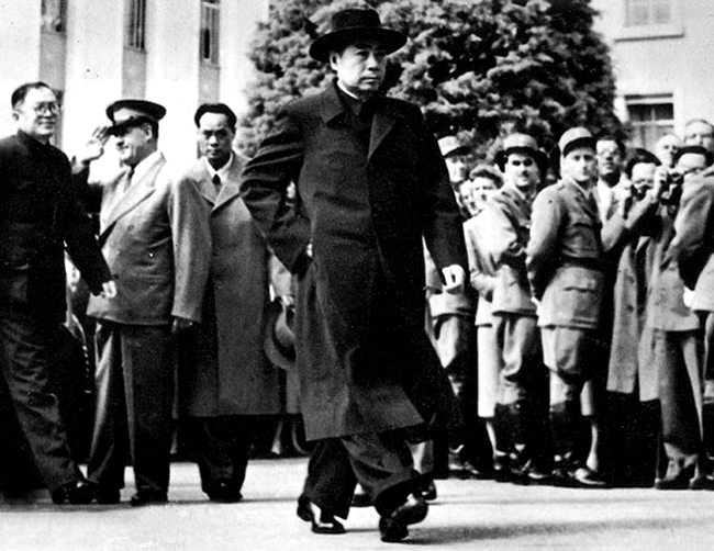 周总理请外国人看《梁祝》，外国人问：他们为什么不拥抱、不接吻