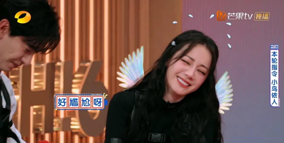 迪丽热巴感觉好直女呀！
和陈星旭剧宣《枭起青壤》时，明明玩游戏是想让俩人多点互动