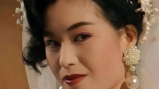 她21岁嫁52岁富豪，结婚13天老公离世，打10年官司获遗产900万