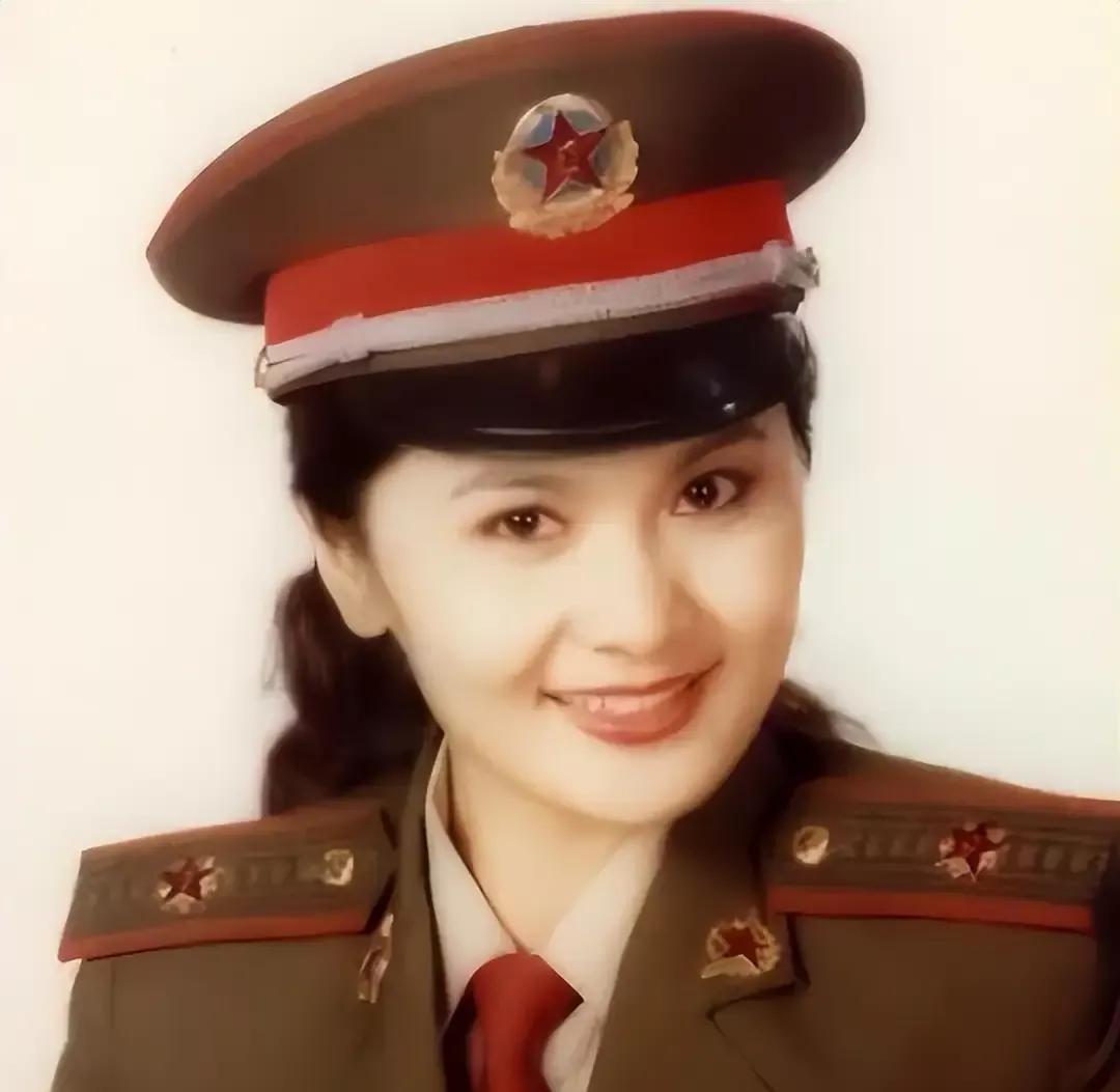 韩月乔，事业上升期，遇到了张震之子张宁阳，没有成功。2006年，韩月乔学习画画，