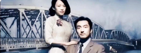 原来王传君在《酱园弄》里饰演被章子怡所杀的“丈夫”。

王传君饰演的詹云影表面是