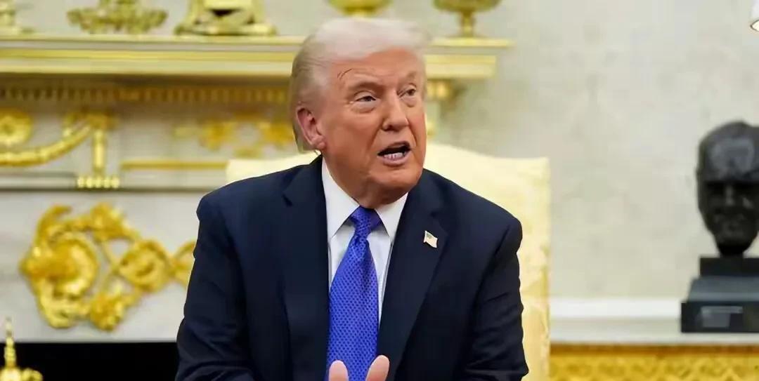 纽约时报评特朗普，
特朗普正在领导超级大国自杀，特朗普正在系统性地摧毁二战后由美