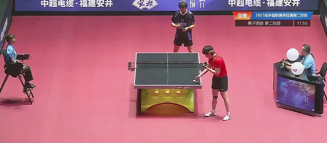 徐海东不愧叫内战王。乒超联赛第二阶段第一场对阵王楚钦差点把王楚钦掀翻。

山