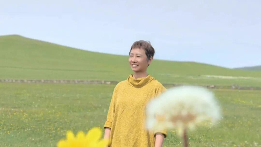 【2025迎国庆●贺金秋】——特邀著名画家於海燕