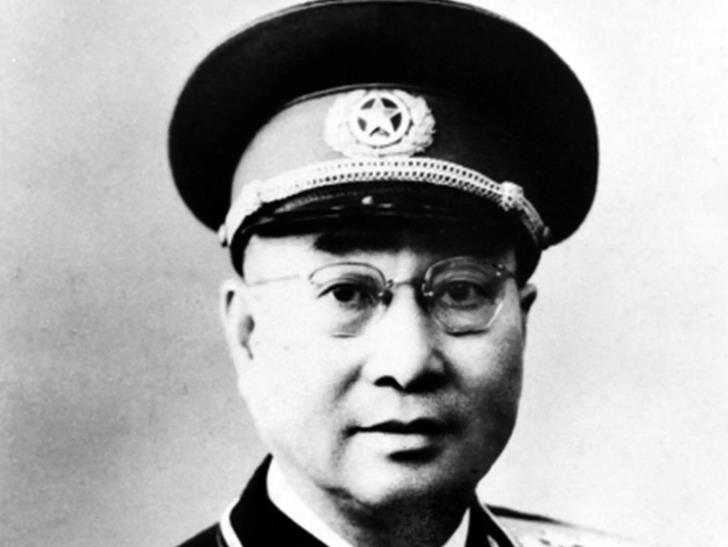 1952年，陈赓找周总理汇报工作，刚好周总理外出，等了几个小时后，陈赓饿了，就自