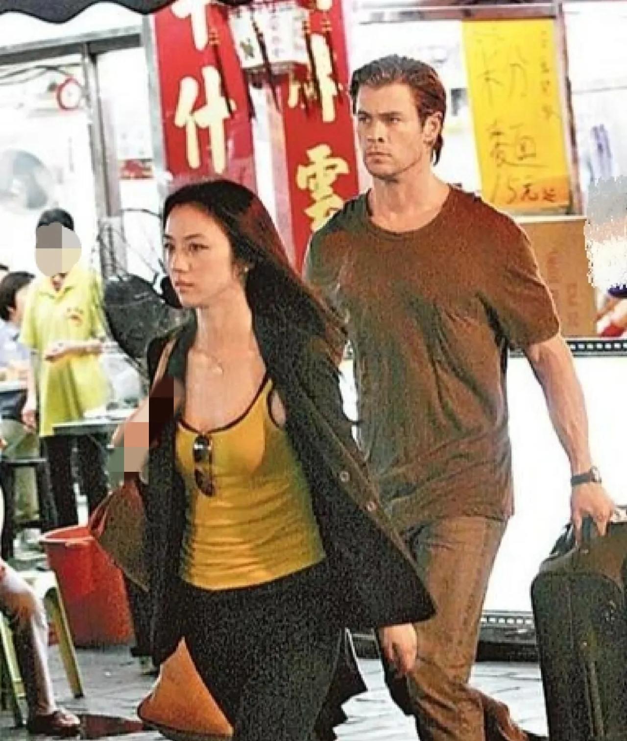 好喜欢汤唯的气质哦，酷酷的文艺女青年的感觉。#汤唯#