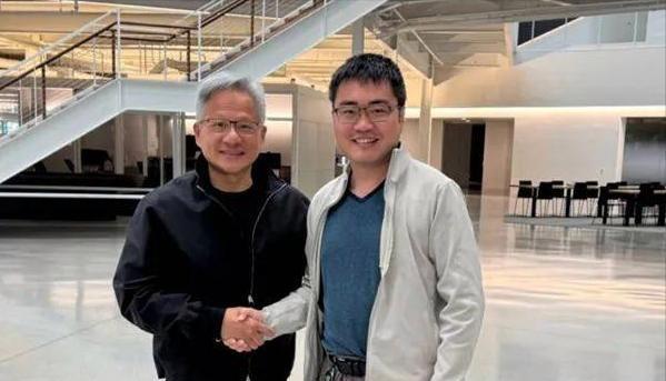 中国2名顶级科学家，将为美国效力，都是清华大学毕业，网友炸锅。
麻烦看官老爷们右
