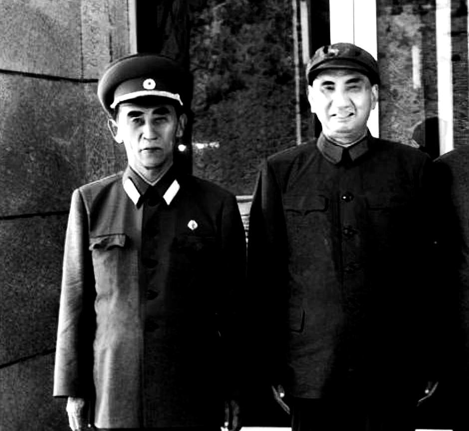1974年，某某两次往大西北寄“绝密材料”，杨勇上将收到了信件。看到“绝密材料”