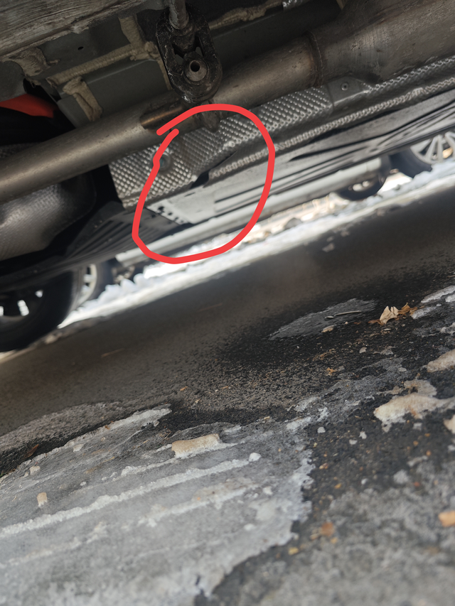 车友们问题咨询
车友们问个事情，宋plus第一张招照片那里我的隔热瓦是裂开了嘛，