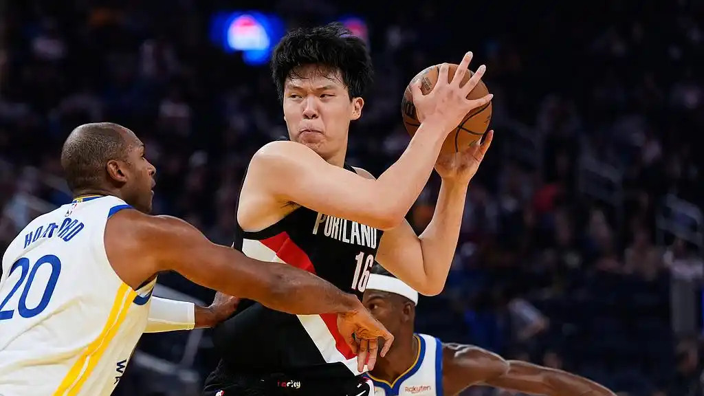 NBA首秀杨瀚森尴尬6犯离场，FMVP主教练仍感满意