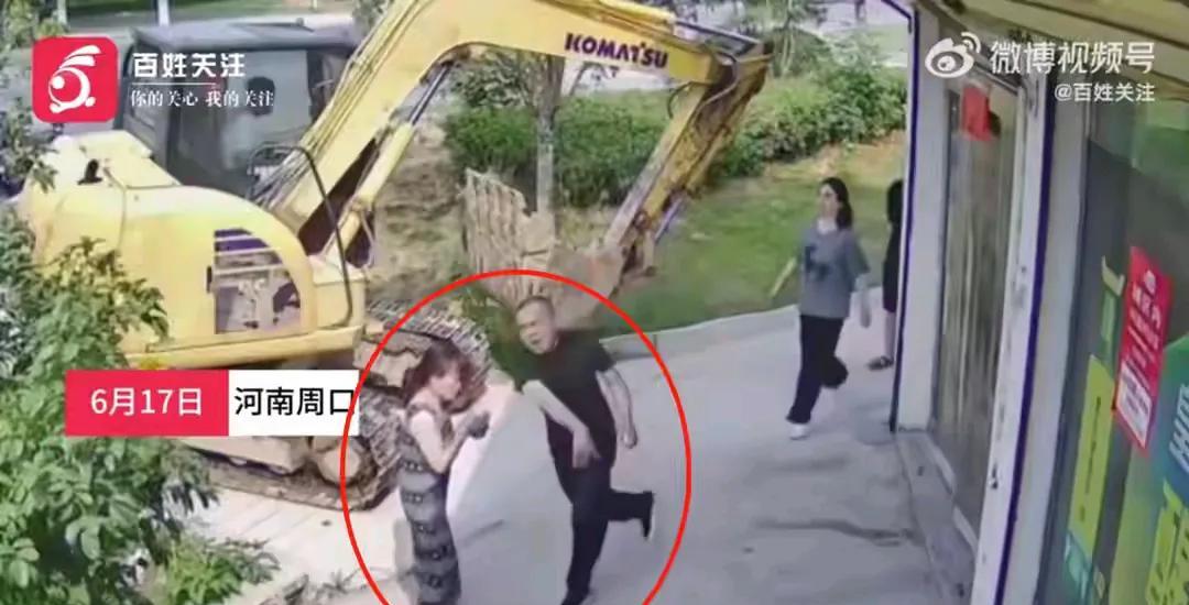 亲姐俩因土地纠纷反目，姐姐被妹夫外甥女殴打，伤情曝光警方介入