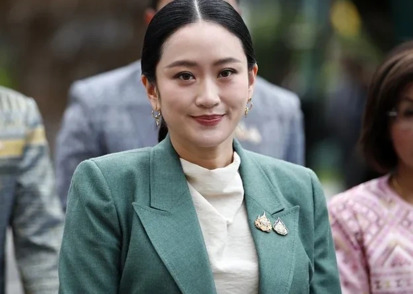 洪森的目标从来不是佩通坦本人，而是她背后那列即将飞驰的中泰高铁！

这条铁路一旦