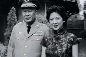 1930年，副官看白崇禧寂寞难耐，把未婚妻王氏送来伺候白崇禧，没想到，王氏服侍一