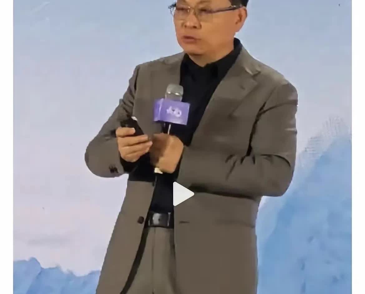 听说余承东的评论区炸了，大家纷纷去告知他小米YU7的销量，生怕老余不知道。
要
