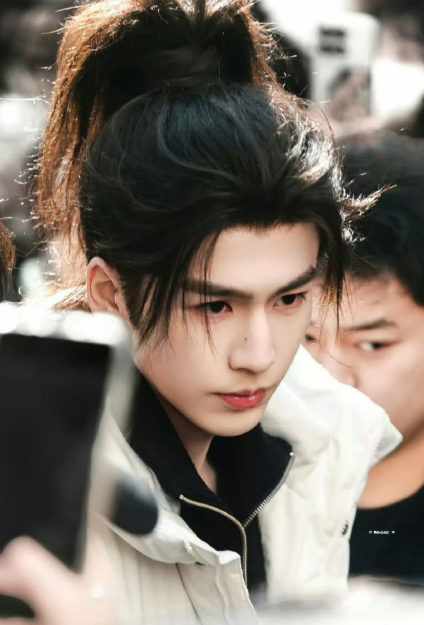 张凌赫《归鸾》出妆路透，高马尾造型英气十足！ ​​​