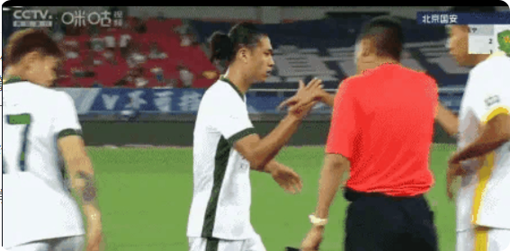 ⚽武汉三镇4-4北京国安，徐亮赛后点评，说的都是实话！
1.国安教练下课吧，两个