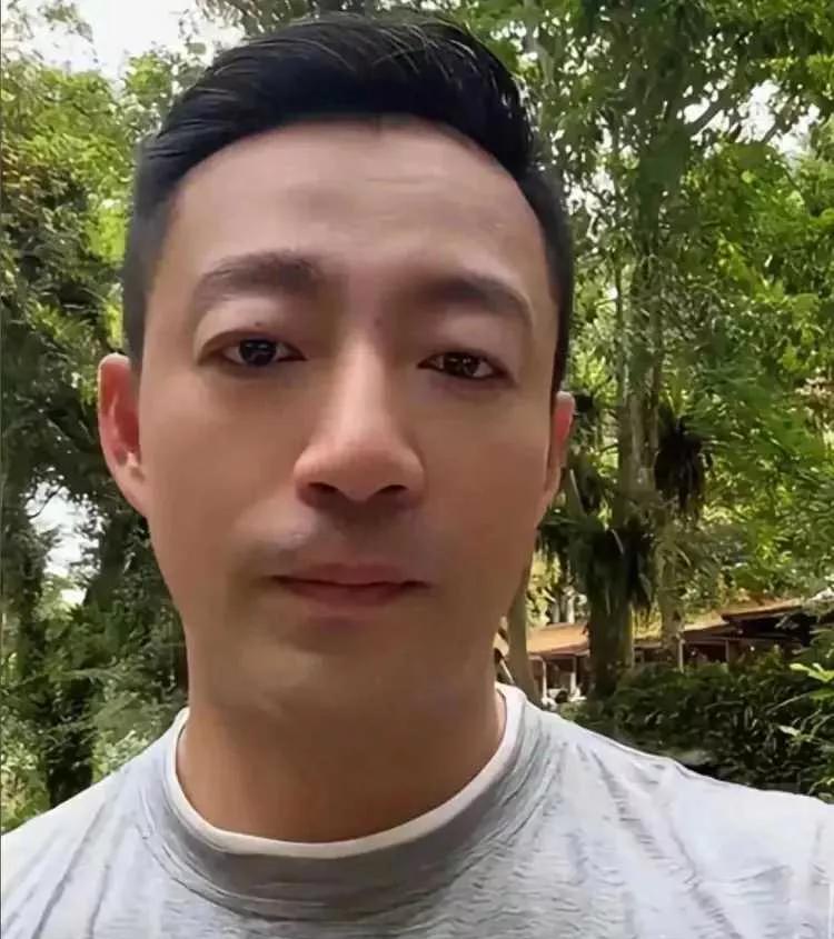 在汪小菲与大S相关的系列事件中，央媒的一些举动被认为有一定的倾向性。
2025年