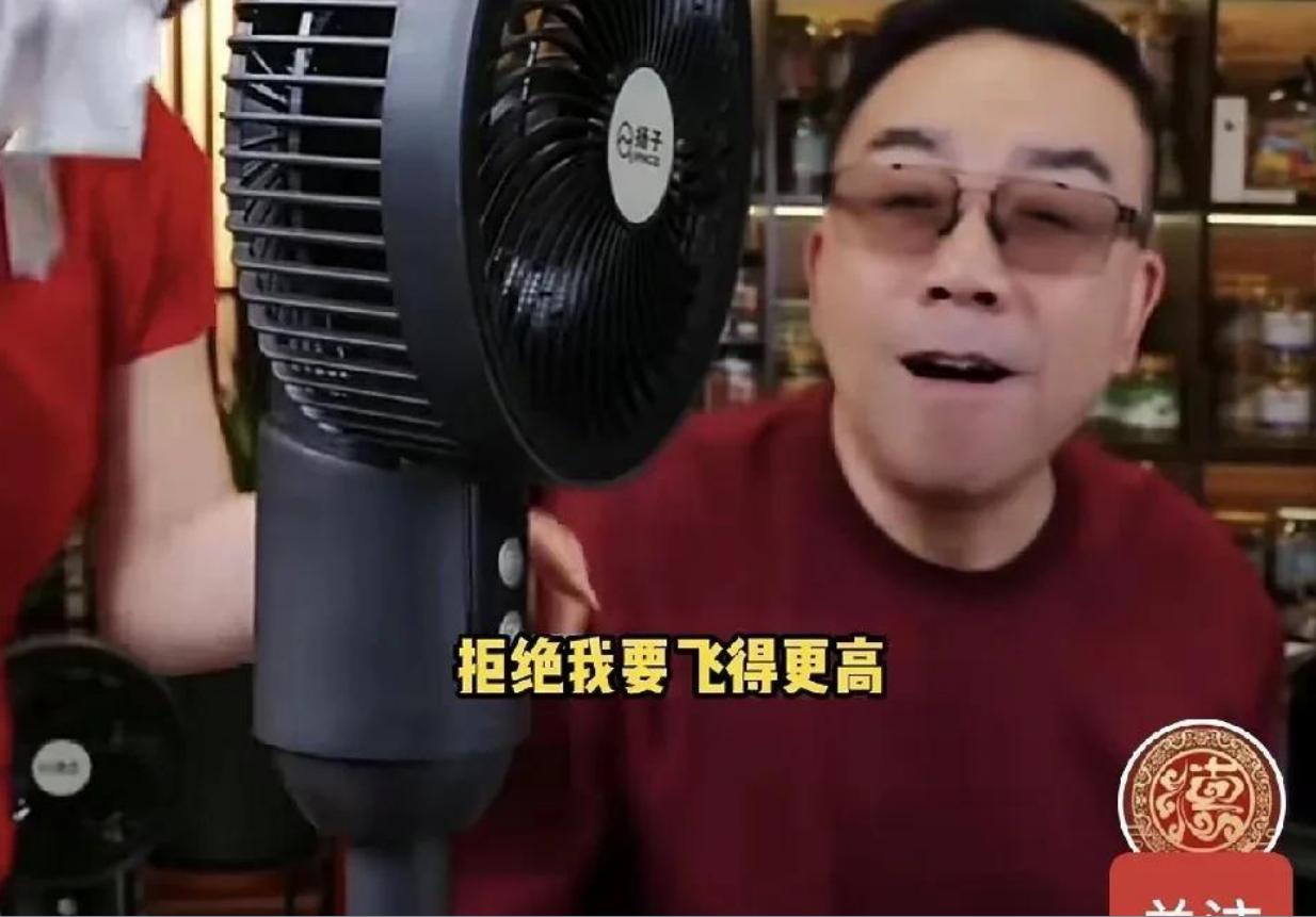 杨毅拒绝谈离婚：你知道每天有多少中国人离婚吗？为什么非得让我谈？不谈！



这
