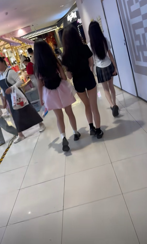 逛街 姐妹们终于相聚了