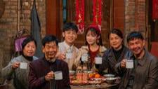 短剧 《我在92年办春晚》完整版全30集免费看资源--书写乡村的温暖与希望