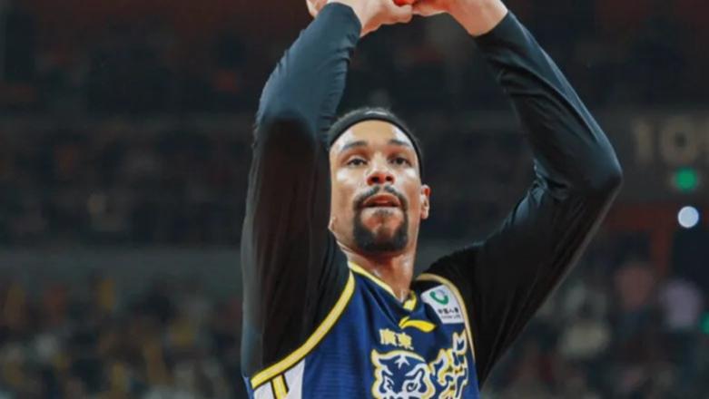 朱芳雨在线整活？群里发“大外在路上”，内线终于要补强了？