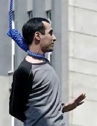 “攘外必先安内”！
伊朗这是动真格的了，对待间谍毫不手软。
如果内贾德上台的话早