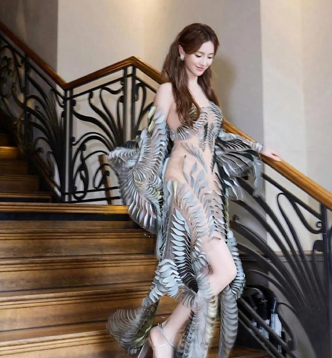 这衣服只有她敢穿吧