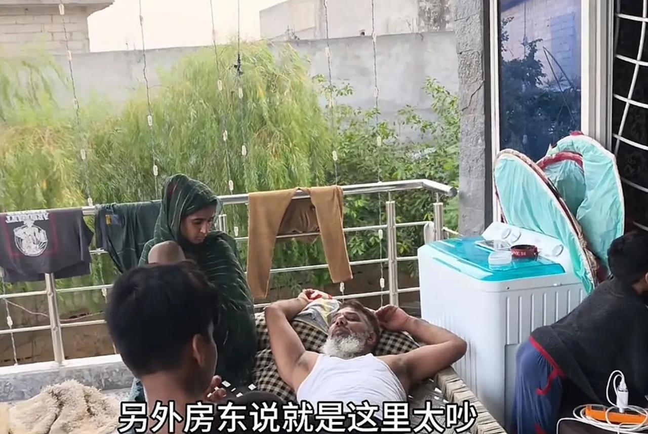 一个要吸，一个又不给，看来阿阳和老丈人的拉锯战正式开始了。
断更一天的阿阳又发视