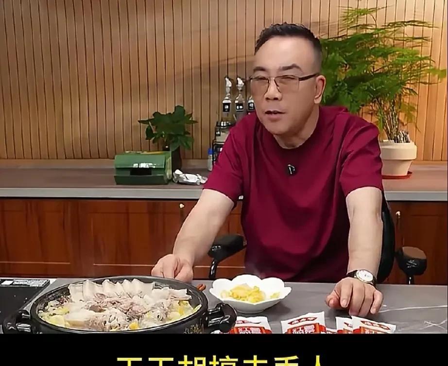 杨老五太有意思了，有人问他天天直播带货丢不丢人。他说带货不丢人，天天出去胡搞才丢