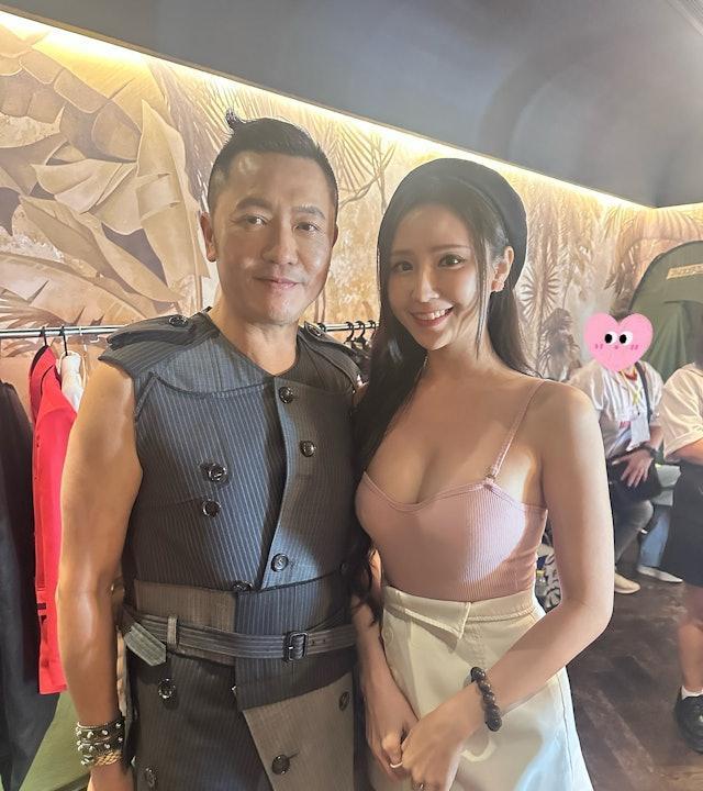 大马性感DJ与曾志伟合照遭狠批，私下曾爆遭中国顾客摸下体！
由曾志伟、林德荣、苏