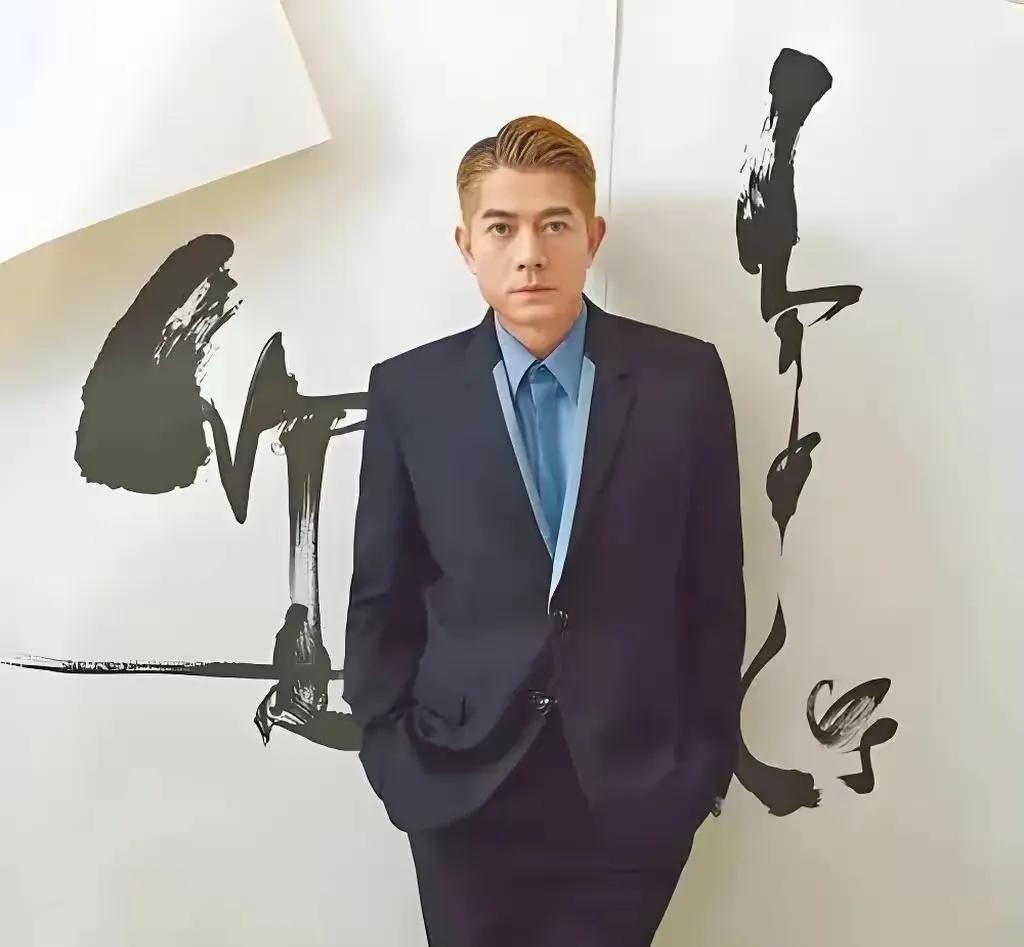 郭富城又多了一个头衔：书法家 
郭富城的书法，有的地方用墨特别浓，有的地方用墨却