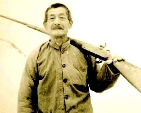 九十年代打兔子的土铳，村民是怎么手搓？
   在1996年禁枪以前，民间有很多猎